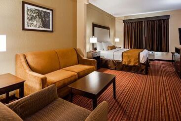 هتل Best Western Plus Strawberry Inn & Suites
