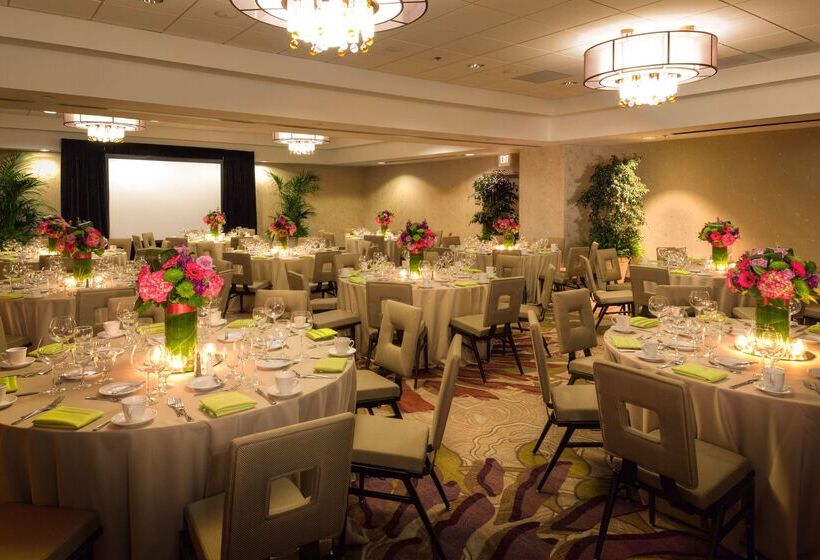 هتل Doubletree By Hilton Irvine   Spectrum