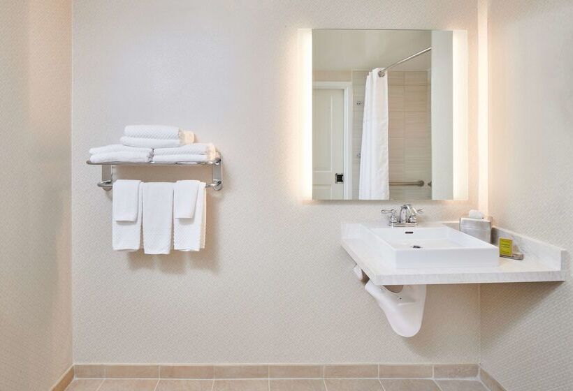 هتل Doubletree By Hilton Irvine   Spectrum