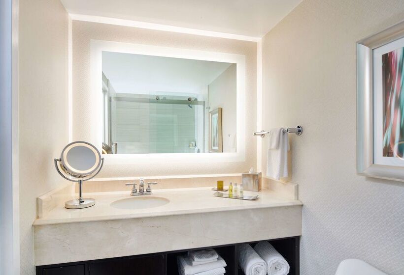هتل Doubletree By Hilton Irvine   Spectrum