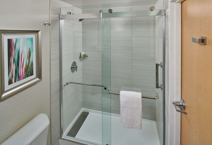 هتل Doubletree By Hilton Irvine   Spectrum