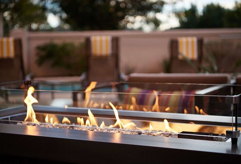 هتل Doubletree By Hilton Irvine   Spectrum