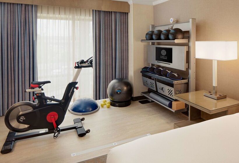 هتل Doubletree By Hilton Irvine   Spectrum