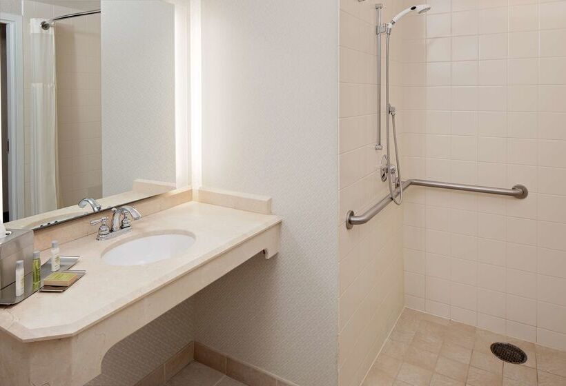 هتل Doubletree By Hilton Irvine   Spectrum