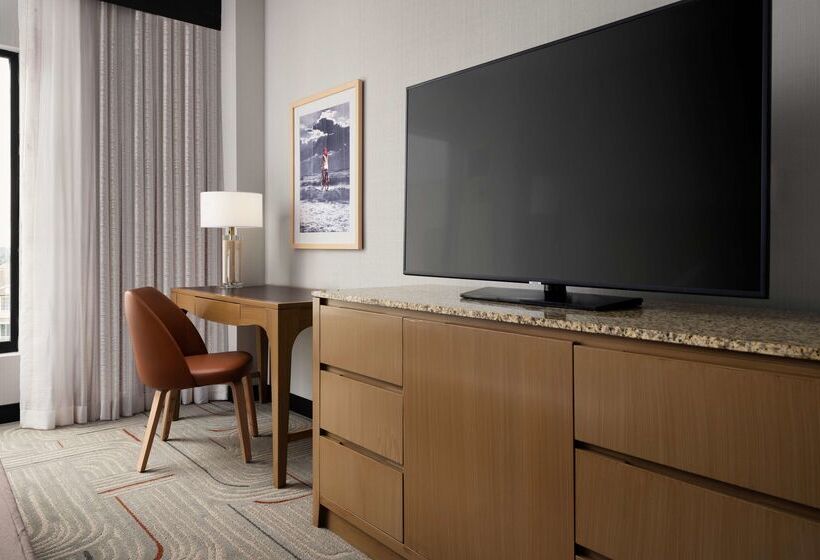 هتل Doubletree By Hilton Irvine   Spectrum