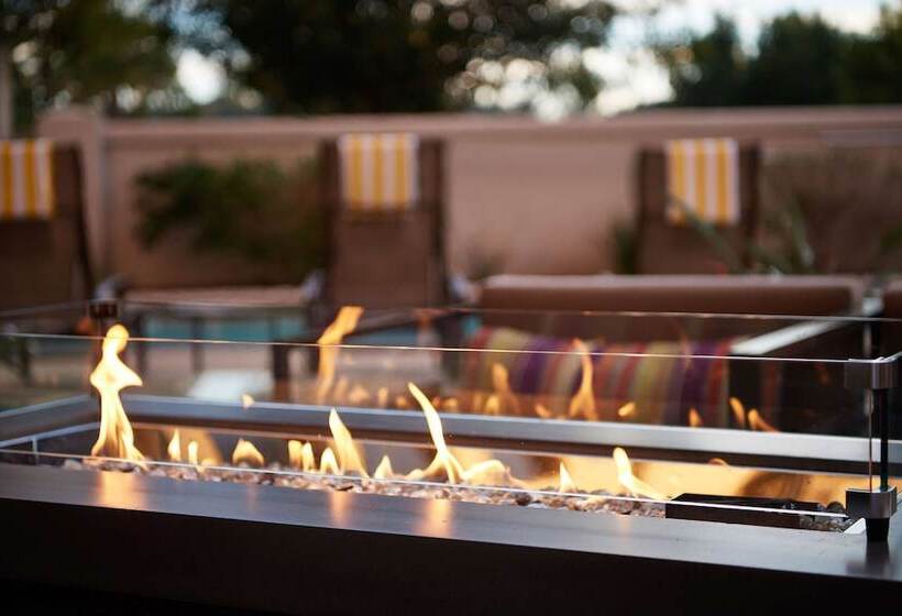 هتل Doubletree By Hilton Irvine   Spectrum