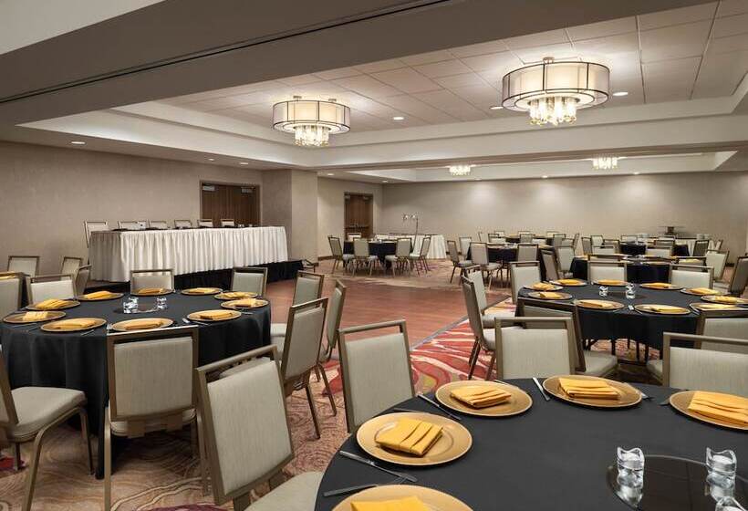 هتل Doubletree By Hilton Irvine   Spectrum