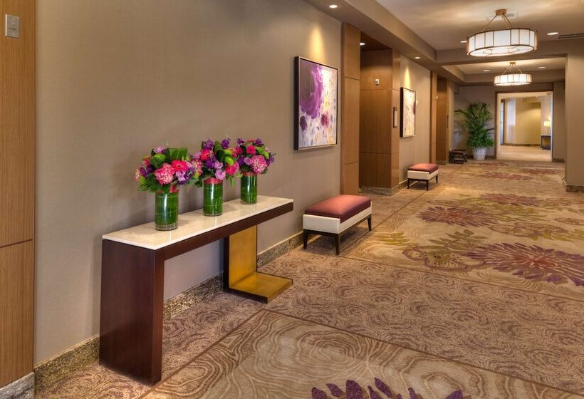 هتل Doubletree By Hilton Irvine   Spectrum