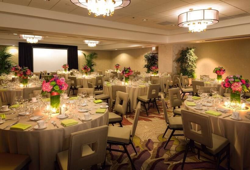 هتل Doubletree By Hilton Irvine   Spectrum