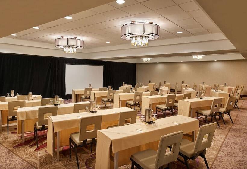 هتل Doubletree By Hilton Irvine   Spectrum