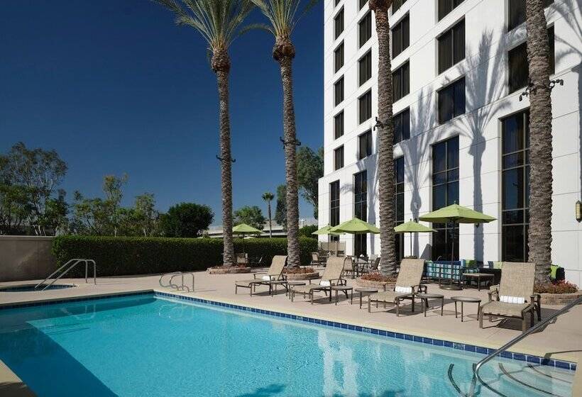 هتل Doubletree By Hilton Irvine   Spectrum