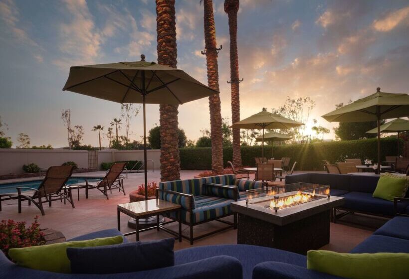 هتل Doubletree By Hilton Irvine   Spectrum