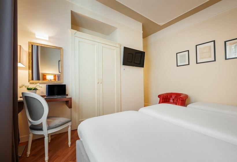 Fotos del hotel Embassy:  2