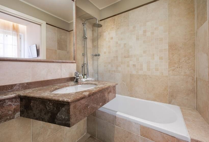 Fotos del hotel Embassy:  28