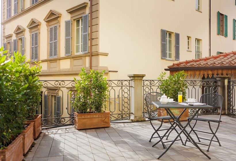 Fotos del hotel Embassy:  23