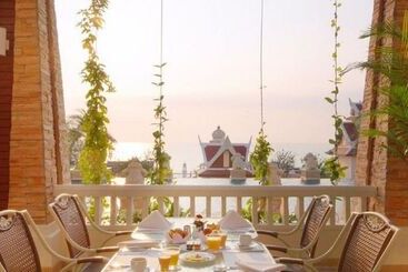 هتل Grand Pacific Sovereign Resort & Spa