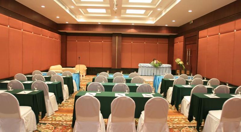 هتل Grand Pacific Sovereign Resort & Spa