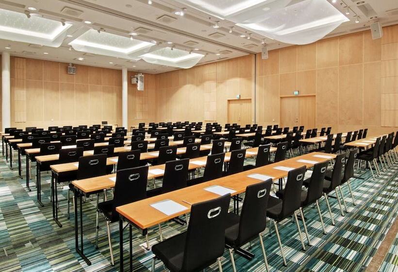 هتل Hilton Helsinki Airport