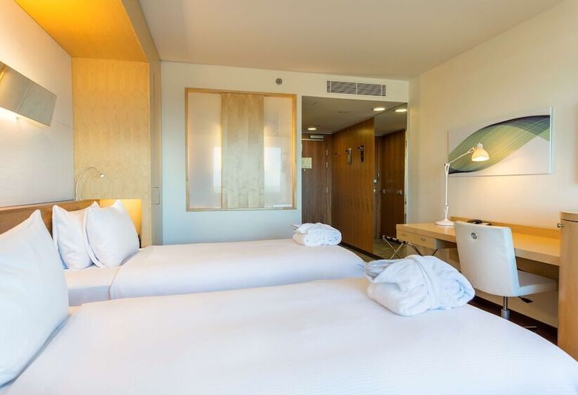 هتل Hilton Helsinki Airport
