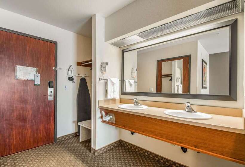호텔 Quality Inn