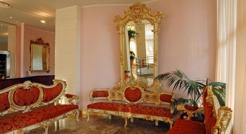 فندق Reginna Palace