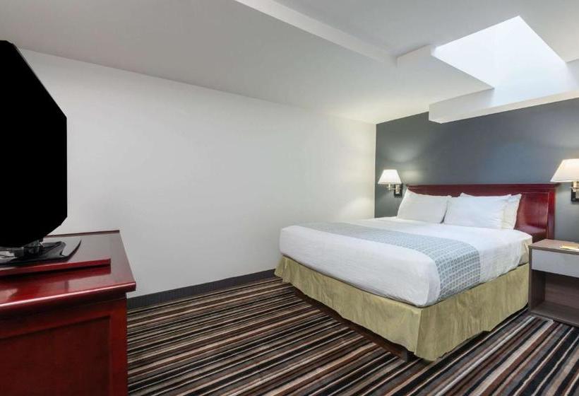 ホテル Super 8 By Wyndham Downtown Toronto