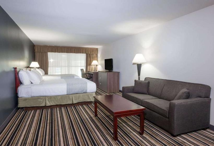 Hotel Super 8 By Wyndham Downtown Toronto