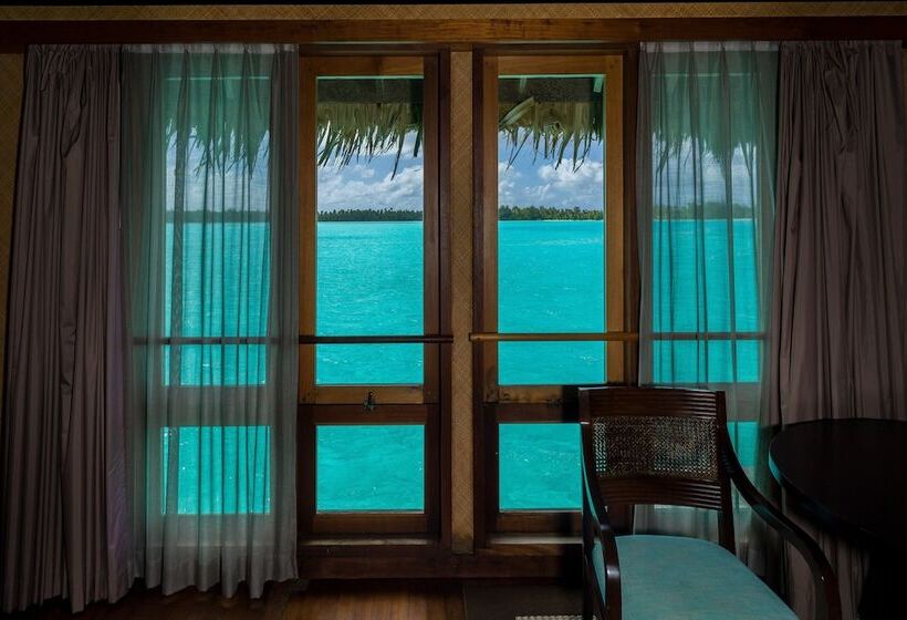 هتل The St. Regis Bora Bora Resort