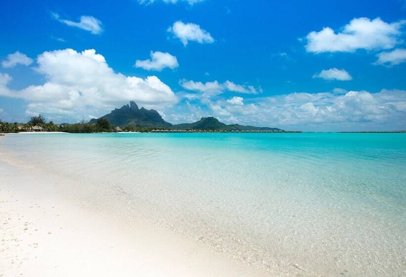 هتل The St. Regis Bora Bora Resort