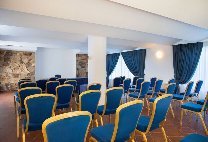 هتل Tirreno Resort