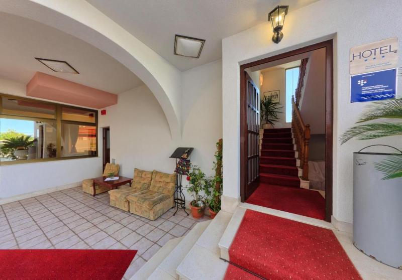 هتل Trogirski Dvori