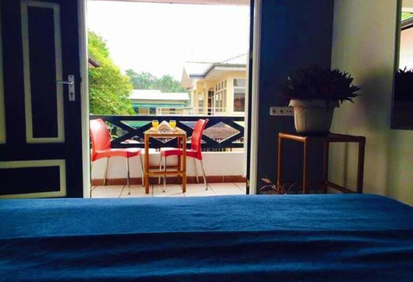 هتل Zeelandia Suites