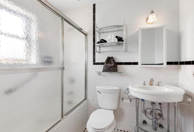 Fotos del hotel The Historical Blue Moon   Nyc:  16