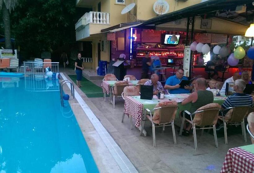 Club Sunset Apartments
