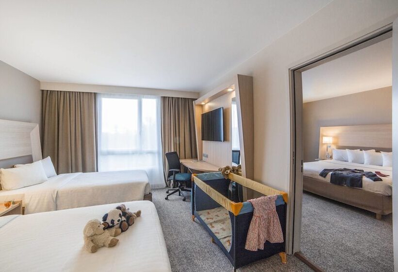 هتل Courtyard By Marriott Paris La Defense West   Colombes
