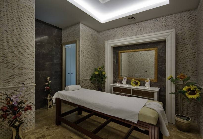 هتل Crystal Admiral Resort Suites & Spa  Ultimate All Inclusive