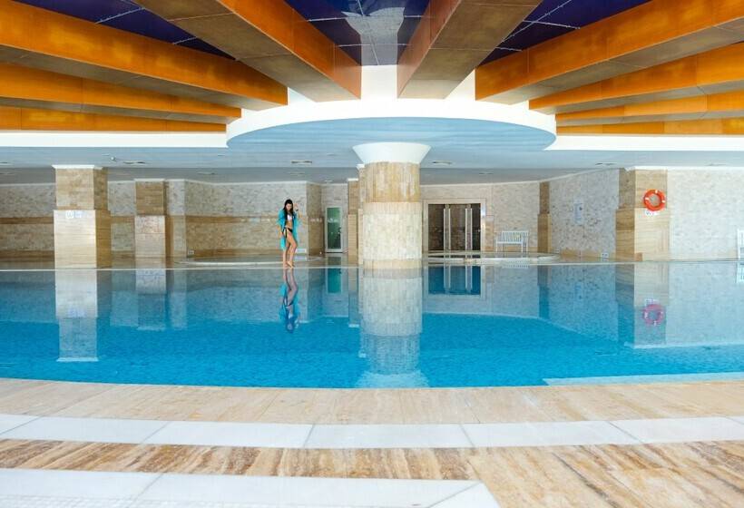 هتل Crystal Admiral Resort Suites & Spa  Ultimate All Inclusive
