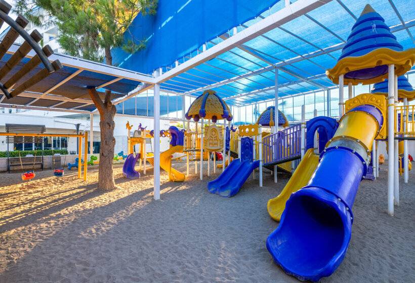 هتل Crystal Admiral Resort Suites & Spa  Ultimate All Inclusive