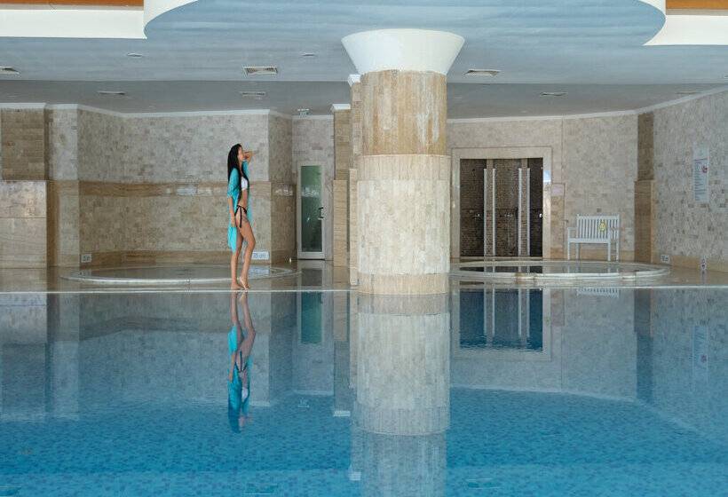 هتل Crystal Admiral Resort Suites & Spa  Ultimate All Inclusive