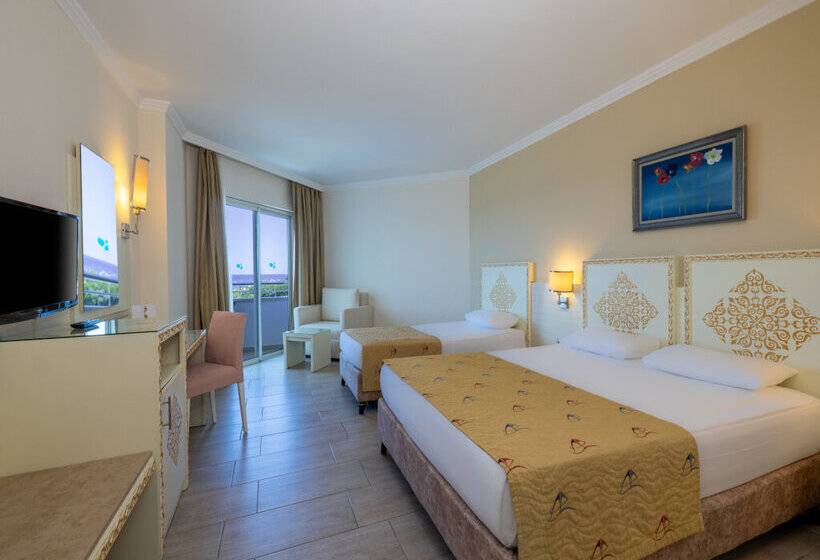 هتل Crystal Admiral Resort Suites & Spa  Ultimate All Inclusive