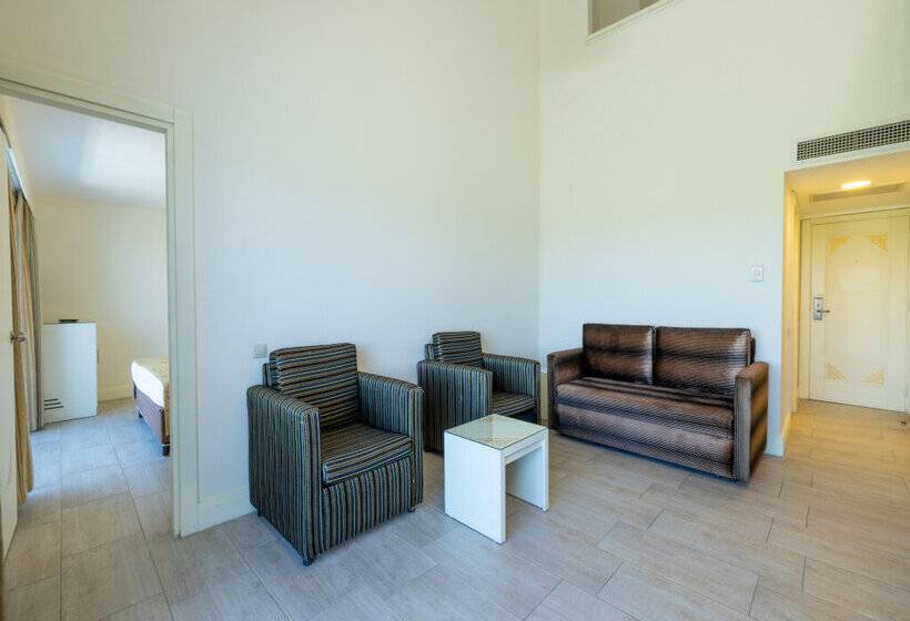 هتل Crystal Admiral Resort Suites & Spa  Ultimate All Inclusive