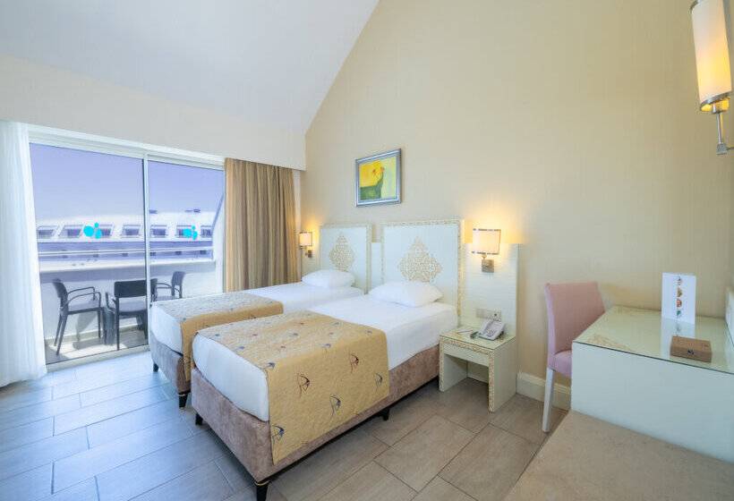 هتل Crystal Admiral Resort Suites & Spa  Ultimate All Inclusive