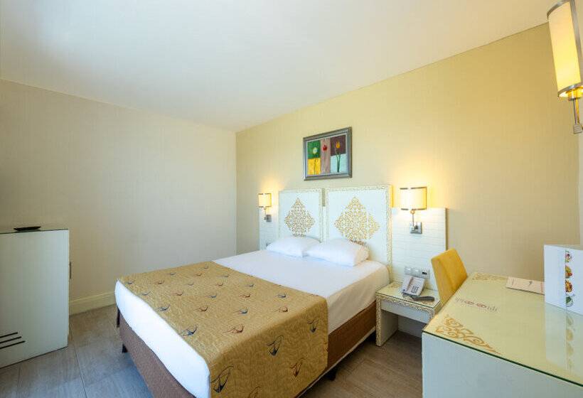 هتل Crystal Admiral Resort Suites & Spa  Ultimate All Inclusive