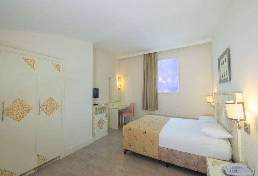 هتل Crystal Admiral Resort Suites & Spa  Ultimate All Inclusive