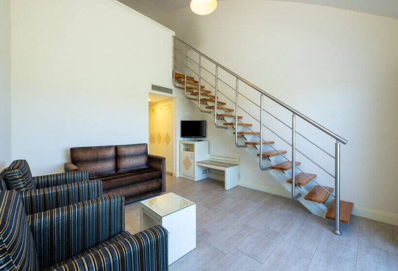 هتل Crystal Admiral Resort Suites & Spa  Ultimate All Inclusive