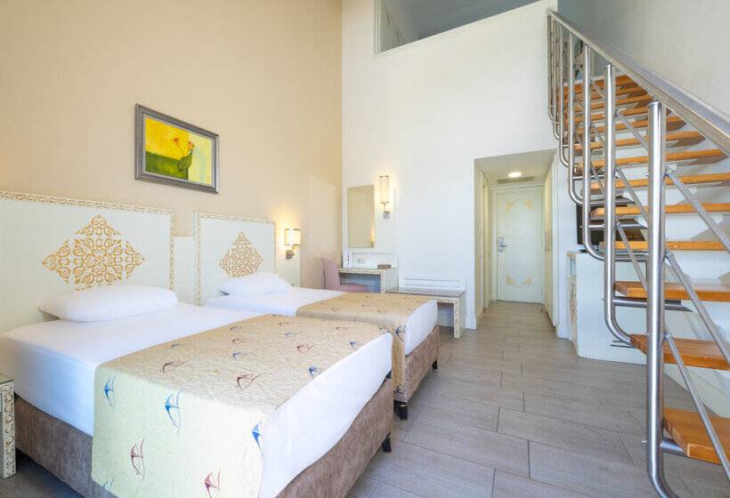 هتل Crystal Admiral Resort Suites & Spa  Ultimate All Inclusive
