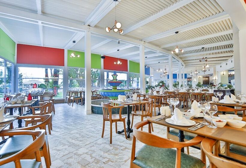هتل Crystal Admiral Resort Suites & Spa  Ultimate All Inclusive