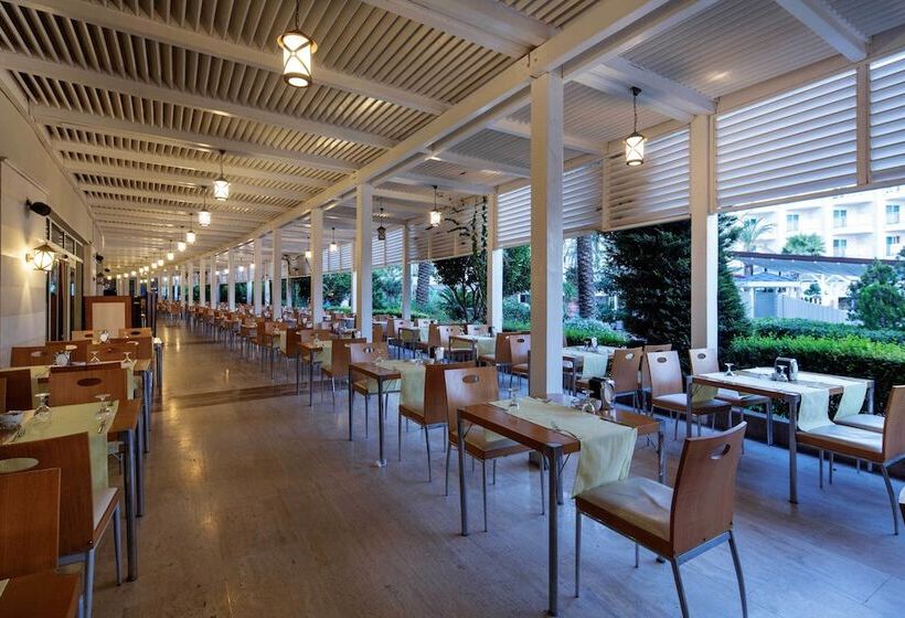 هتل Crystal Admiral Resort Suites & Spa  Ultimate All Inclusive