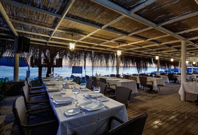 هتل Crystal Admiral Resort Suites & Spa  Ultimate All Inclusive