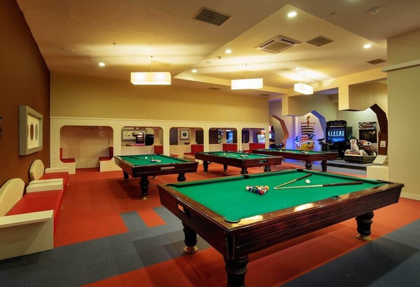 هتل Crystal Admiral Resort Suites & Spa  Ultimate All Inclusive